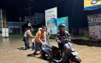 Banjir Di Kepuh Sukoharjo Putus Akses Solo Wonogiri, Polisi Bantu Evakuasi