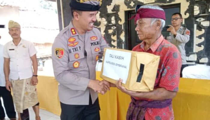 Kapolres Jembrana Berbagi dalam Program Minggu Kasih, Warga Terbantu