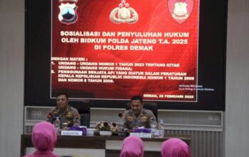 Bidkum Polda Jateng Sampaikan Arahan Khusus Bagi Personel Polres Demak