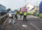 Cegah Kecelakaan, Satlantas Polres Kendal Lakukan Penandaan dan Penambalan Jalan Pantura