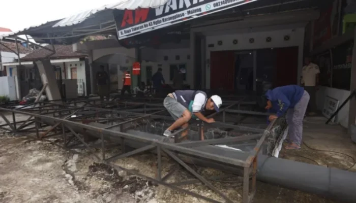 Angin Kencang Terjang Malang, Pohon dan Papan Reklame Tumbang