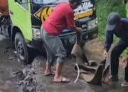 Curah Hujan Tinggi, Banjir Dan Longsor Rusak Jalan Sengon Subah Di