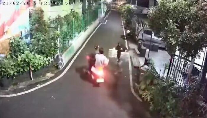 Terekam CCTV, Tiga Remaja Gasak 500 Butir Telur di Kota Malang