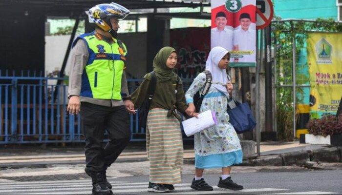 Polresta Malang Kota Sambangi Warga Pagi Hari, Wujudkan Commander Wish