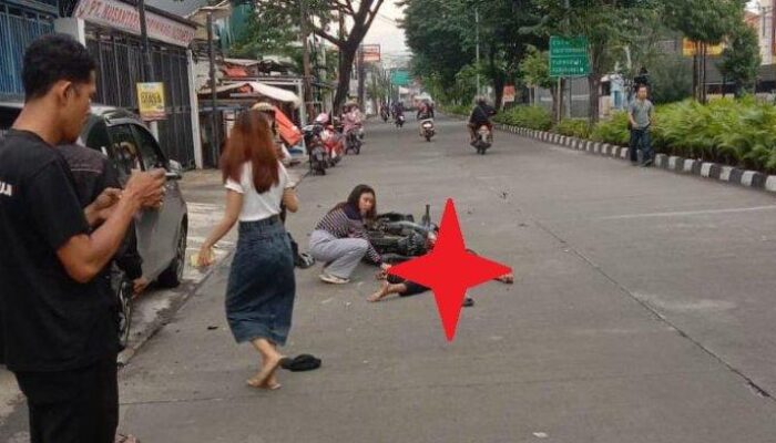 Diduga Tak Konsentrasi, Pemotor Tabrak Mobil di Jalan Supriadi Semarang