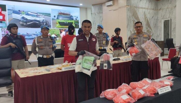 Kecelakaan di Tol Pejagan-Pemalang, Dua Kurir Sabu Tertangkap dengan 12 Kg Barang Bukti