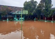 Banjir Rendam 2 SLB di Margorejo Pati, Siswa Difabel Dievakuasi ke Tempat Aman