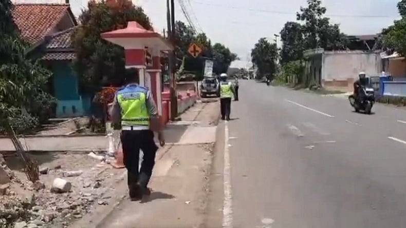 Dua Tewas, Minibus Tabrak Kerumunan Warga Di Depan Sd Cilacap