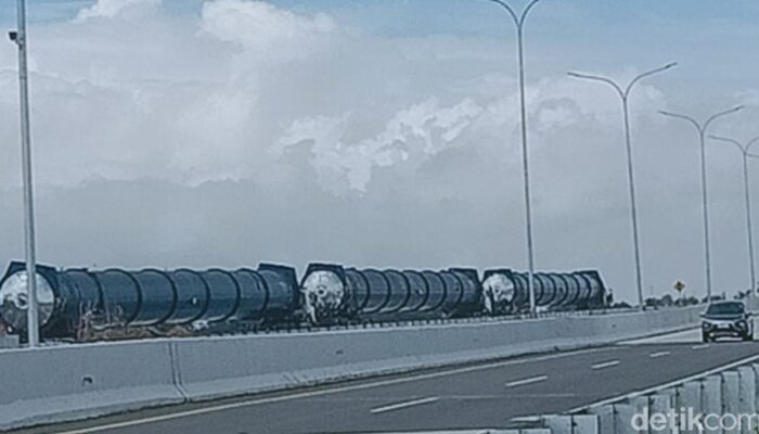 Empat Truk Pengangkut Tabung Raksasa Dihentikan di Tol Klaten, Polisi Cek Muatan