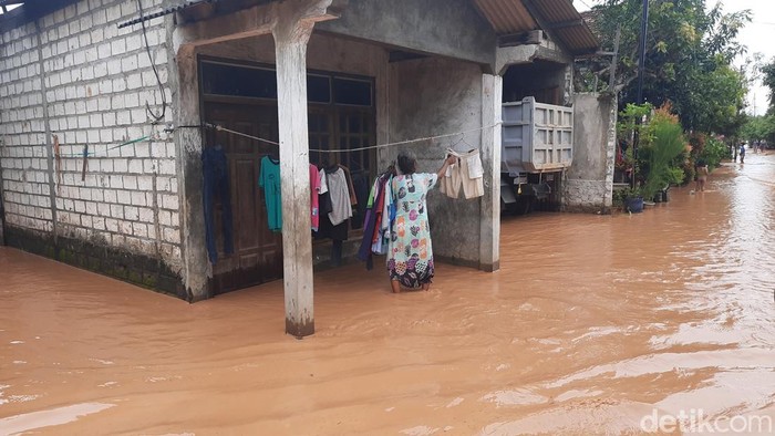 Gadingrejo Pantura Pati Dilanda Banjir, Sampah Diduga Jadi Penyebab