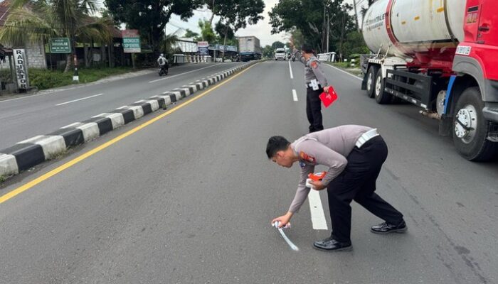 Pemotor Wanita di Sleman Tewas Setelah Gagal Menyalip Truk