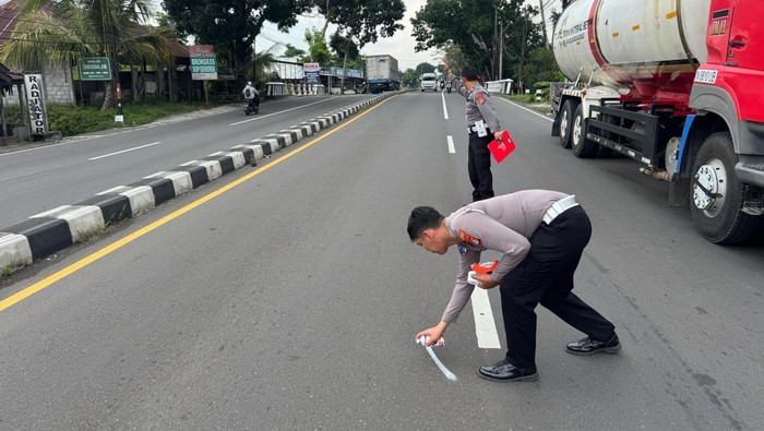 Gagal Menyalip Truk, Pemotor Wanita Tewas Di Jalan Magelang Sleman