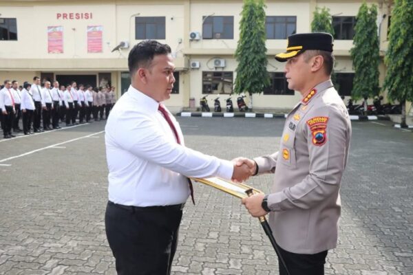 Gagalkan Percobaan Bunuh Diri, Personel Polrestabes Semarang Dapat Penghargaan