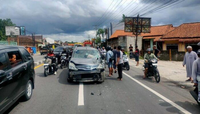 Kecelakaan di Jalan Jogja-Magelang, Grand Livina Hantam Truk, 1 Korban Meninggal