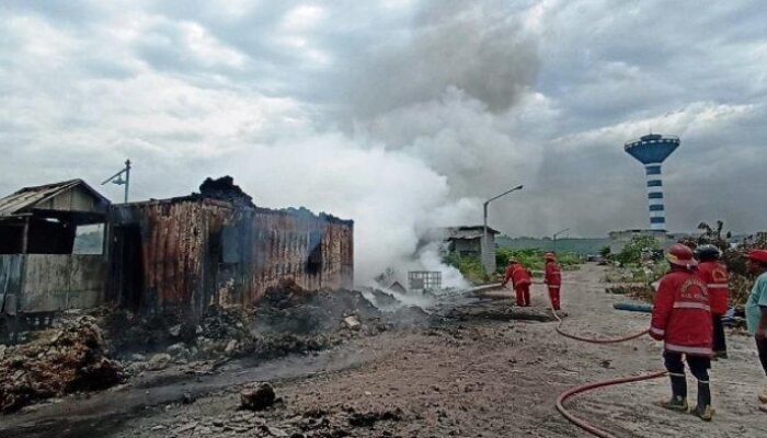 Gudang Solar di Kaliwungu Kendal Ludes Terbakar, Penyebab Diduga dari Pengelasan