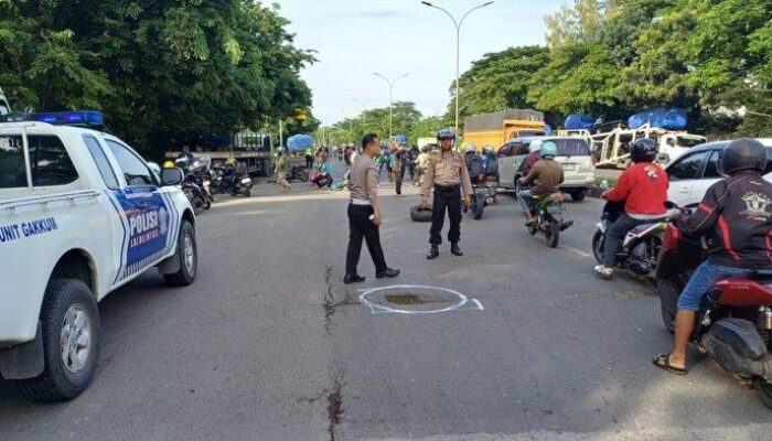 Jalan Berlubang di Semarang Diberi Tanda Relawan, Warga Minta Perbaikan Segera