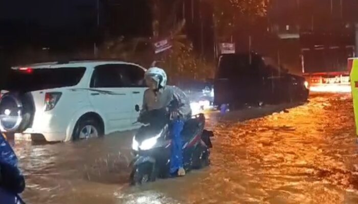 Jalur Jepara-Kudus Lumpuh Akibat Banjir, Pengendara Diminta Cari Rute Alternatif