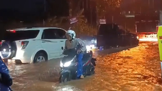 Jalur Jepara Kudus Lumpuh Akibat Banjir, Pengendara Diminta Cari Rute Alternatif