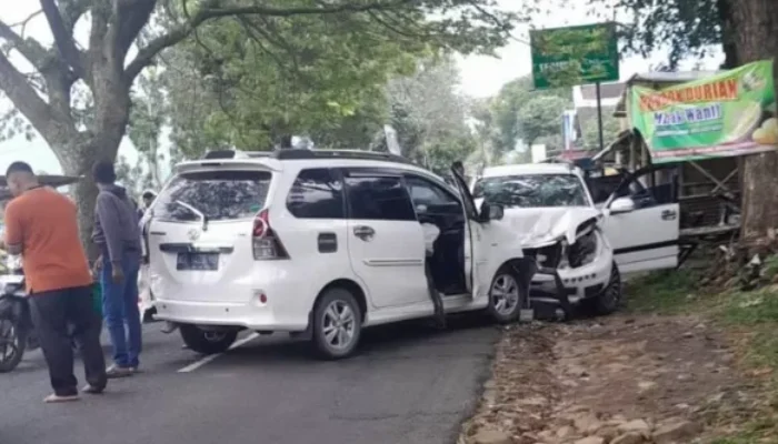 Jalur Wisata Karangpandan Karanganyar Dilanda Tabrakan Beruntun, Empat Korban Luka