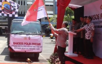 Jelang Ramadhan, Polda Jateng Dan Mahasiswa Bagikan Bantuan Dalam Bakti