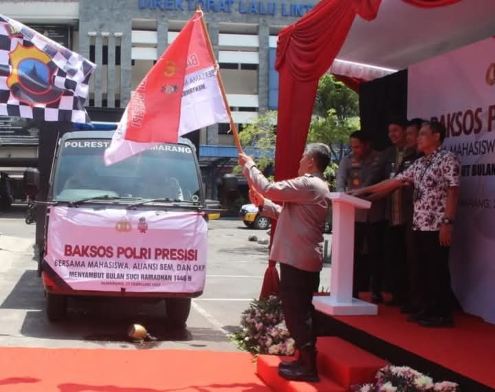 Jelang Ramadhan, Polda Jateng Dan Mahasiswa Bagikan Bantuan Dalam Bakti