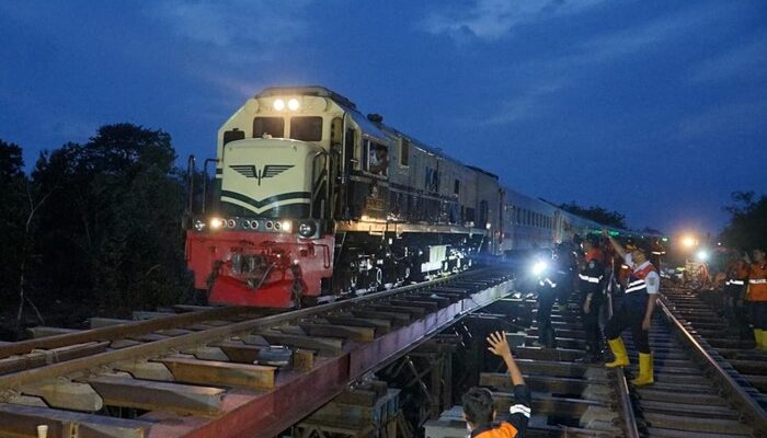 Jembatan Sementara Difungsikan, Rel di Grobogan yang Terendam Banjir Kembali Aktif