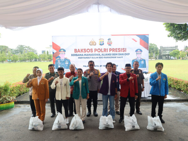 Kapolda Kalteng Bagikan Ribuan Paket Sembako Dalam Baksos Polri Presisi