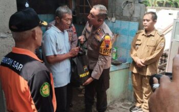 Kapolres Boyolali Bantu Korban Angin Puting Beliung Di Sambi