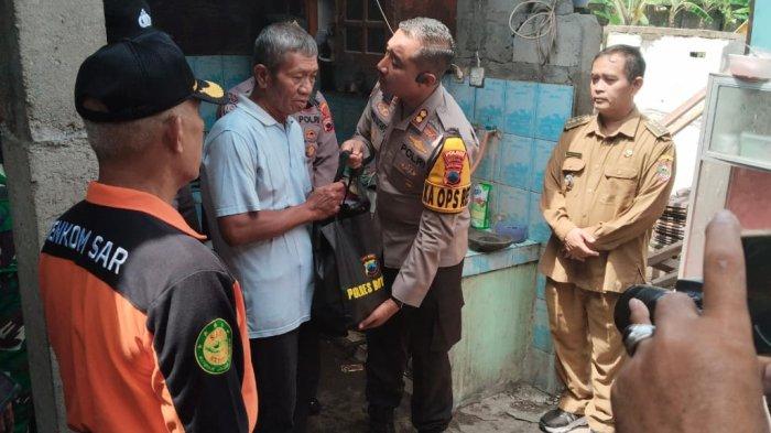 Kapolres Boyolali Bantu Korban Angin Puting Beliung Di Sambi