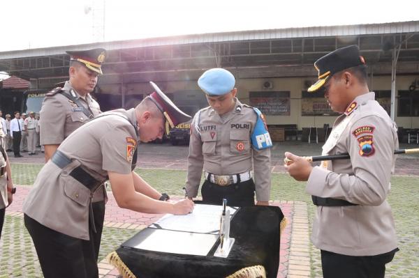 Kapolres Grobogan Sampaikan Harapan Dalam Sertijab Wakapolres Dan Kasat Lantas