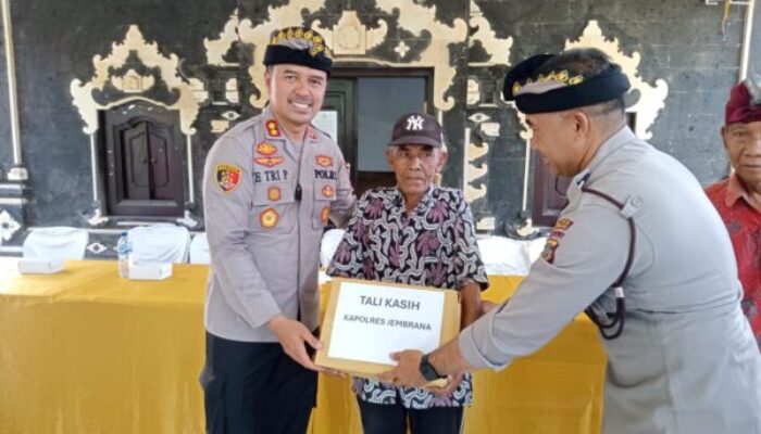 Kapolres Jembrana Salurkan Bantuan untuk Warga Pulukan dalam Program Minggu Kasih