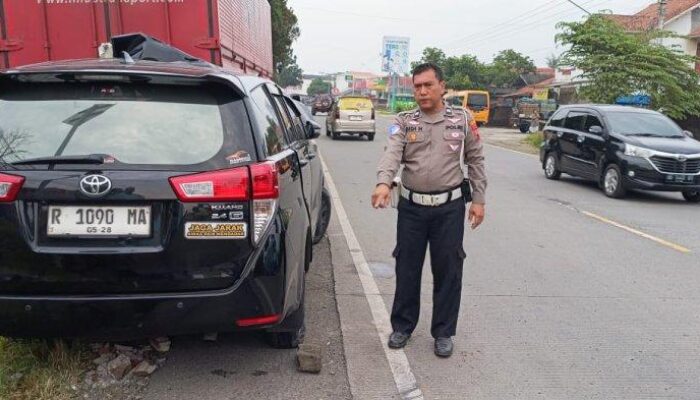 Innova Tabrak Tronton di Kalisabuk Cilacap, Sopir dan Penumpang Luka