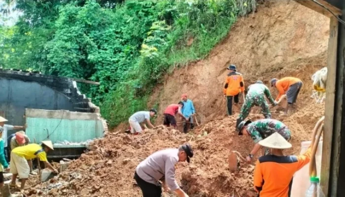 Tanah Longsor di Desa Temboro Wonogiri, Satu Rumah Rusak Berat