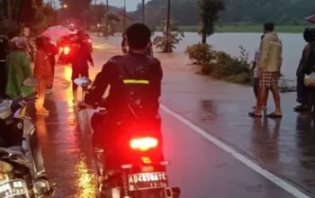 Luapan Air Di Nguter Sukoharjo Putuskan Akses Jalan Ke Wonogiri