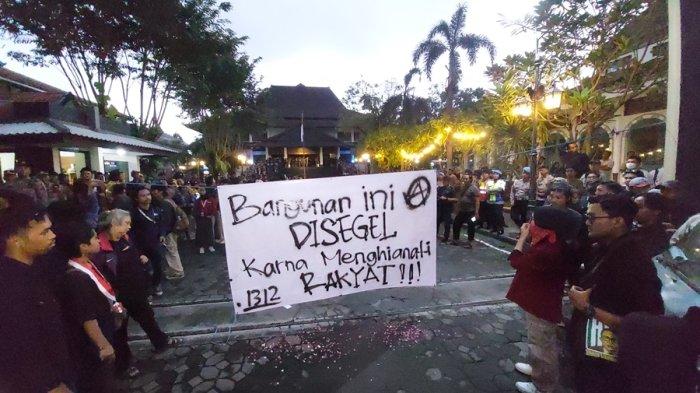 Mahasiswa Geram, Kantor Dprd Solo Disegel Sebagai Bentuk Kekecewaan