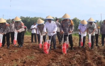 Mendukung Ketahanan Pangan, Polres Pemalang Tanam Jagung Di Lahan Tidur