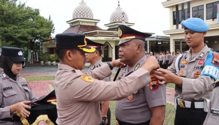 Dedikasi Tanpa Cacat, Tiga Personel Polres Grobogan Diganjar Kenaikan Pangkat