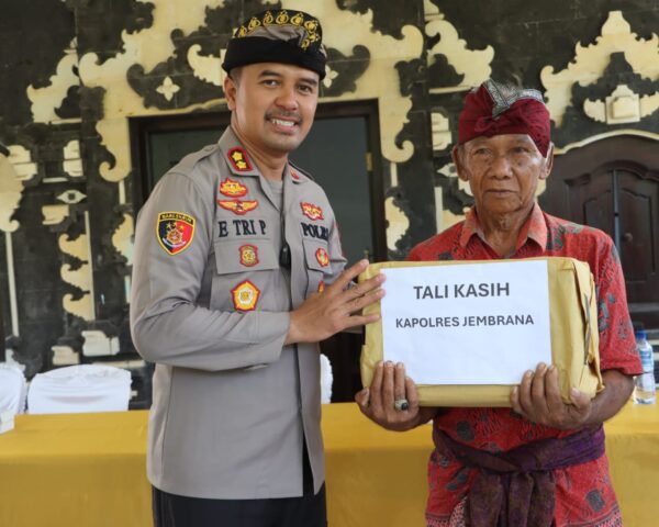 Minggu Kasih Di Jembrana, Kapolres Salurkan Bantuan Untuk Warga