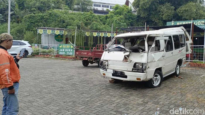 Minibus Angkut Anak Tk Kecelakaan Di Silayur Semarang, Terguling Usai