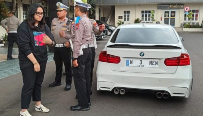 Pakai Pelat Palsu dan Jadi Viral, Pengemudi Tak Luput dari Tilang Polisi