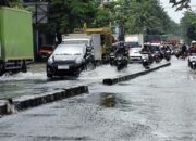 Pantura Kendal Lumpuh Karena Banjir, Mobil Dan Truk Diarahkan Ke