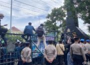 Pendekatan Persuasif, Polisi Amankan Massa Demo Di Kota Semarang