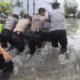 Polda Jateng Dan Polrestabes Semarang Sigap Tangani Banjir Di Kaligawe