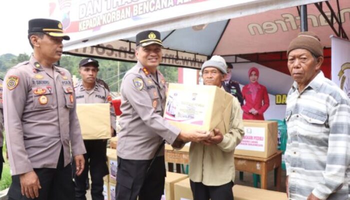 Polres Banjarnegara Beri Trauma Healing Juga Bansos Warga Terdampak Tanah Bergerak Pejawaran