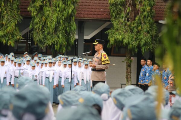 Polres Banjarnegara Sambangi Sekolah, Ajak Pelajar Tertib Berlalu Lintas Di