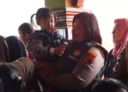 Polres Batang Berikan Trauma Healing Untuk Anak Anak Korban Banjir Bandang