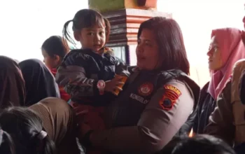 Polres Batang Berikan Trauma Healing Untuk Anak Anak Korban Banjir Bandang