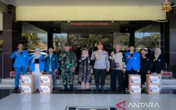 Polres Batang Salurkan Paket Sembako Untuk Warga Jelang Ramadan