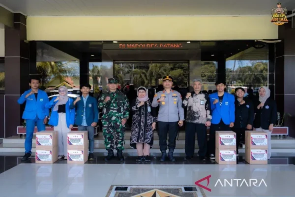 Polres Batang Salurkan Paket Sembako Untuk Warga Jelang Ramadan