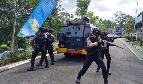 Polres Semarang Latih Personel Dengan Simulasi Pengamanan Obyek Vital